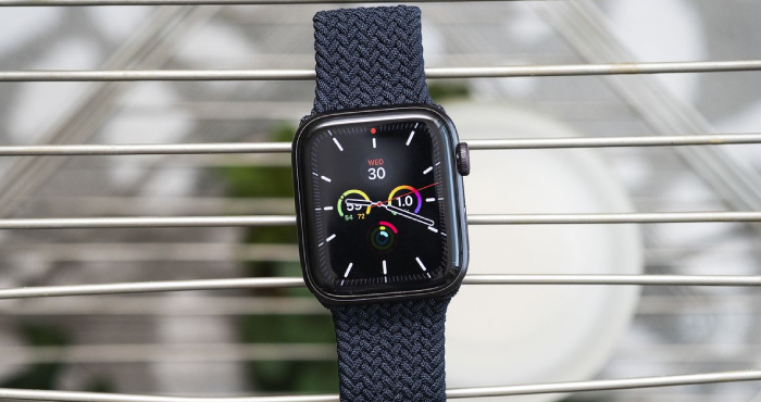 Unknown Extreme Sport Potentially Larger Screen and “Strong Metal” Casing for Apple Watch