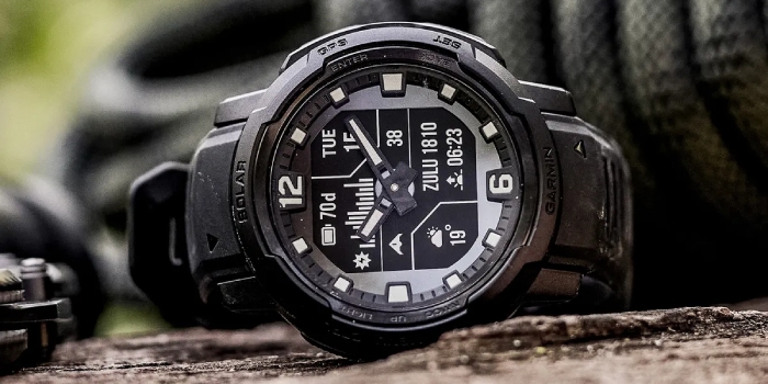The Instinct Crossover From Garmin Is a Tough Hybrid Smartwatch With a Practical Display