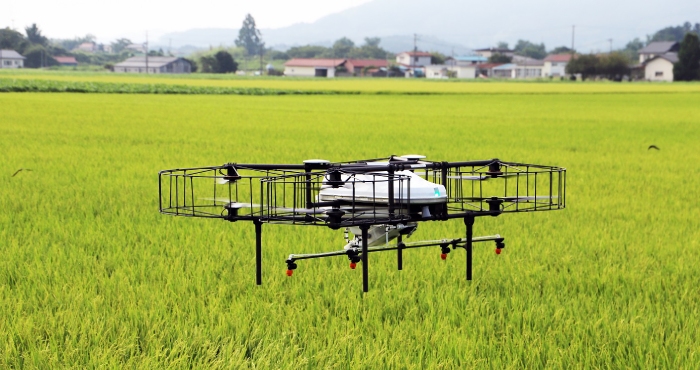 Teams of Japanese companies and farmers use technology in agriculture