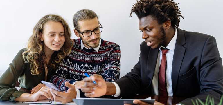 Sea un analista de inteligencia empresarial con estas habilidades