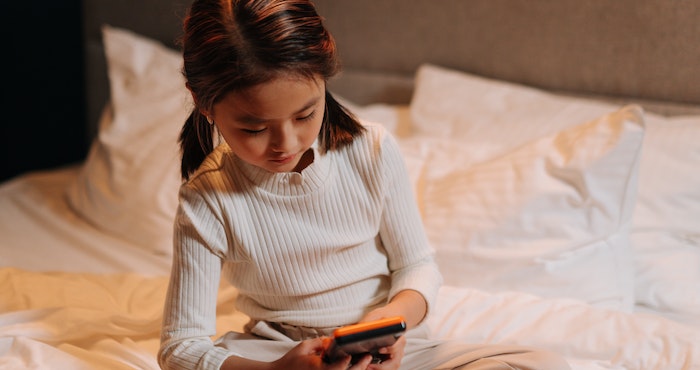 China Advocates Reduced Smartphone Use Among Children